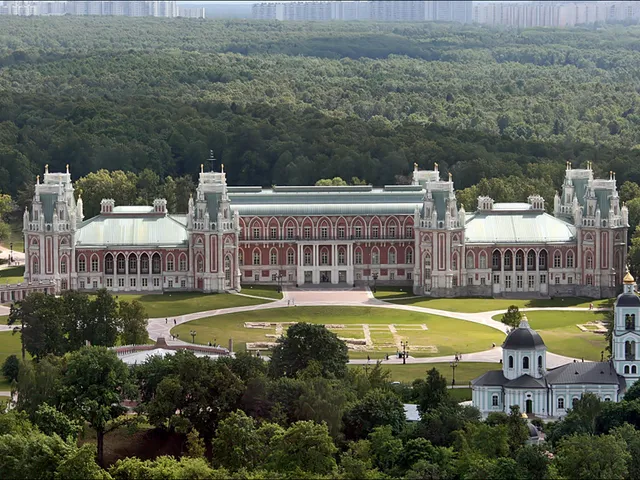 Tsaritsyno Park + palace