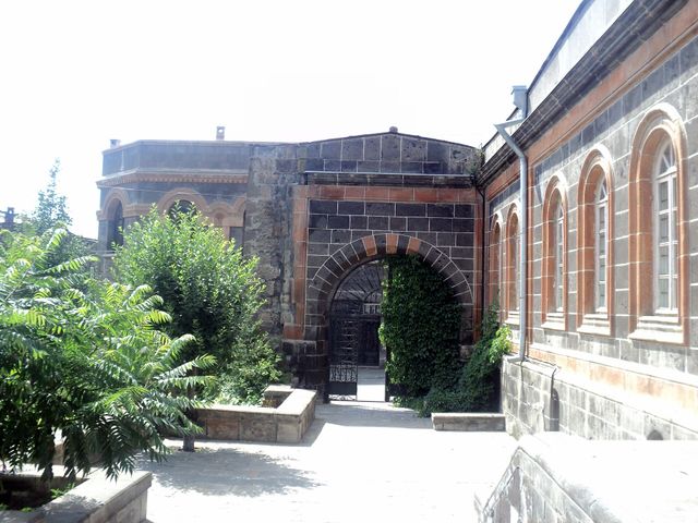 Hovhannes Shiraz home-museum