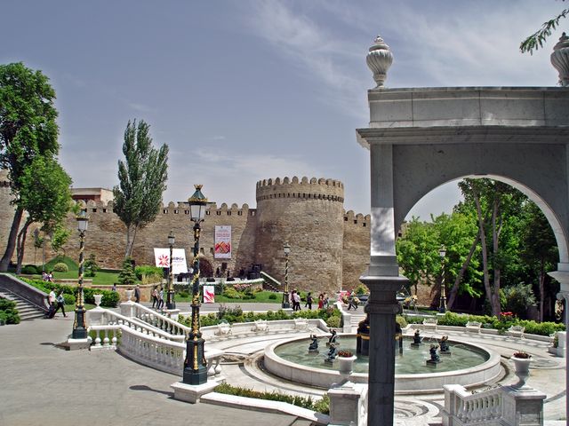Filarmoniya Bağı