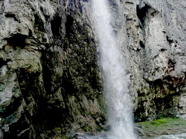 Medovyye Vodopady