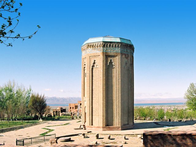 Momine Khatun Mausoleum