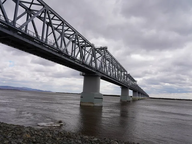 Tongjiang-Nizhneleninskoye railway bridge