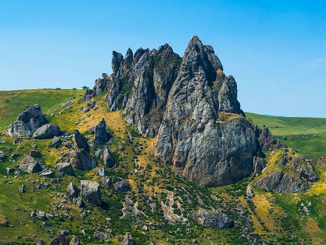 Besh Barmag Mountain