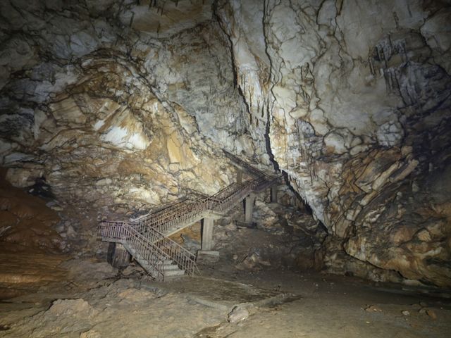 Satsurblia Cave