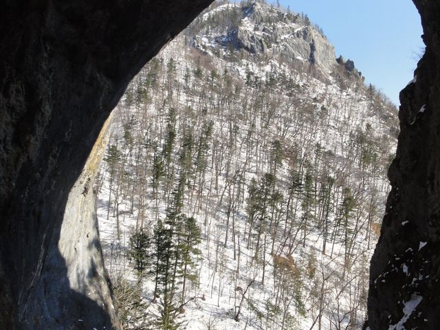 Chertovy Vorota Cave