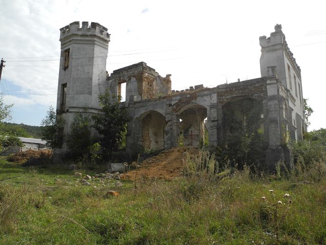 Monjene Estate