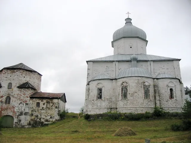 Onezhsky Krestny Monastery
