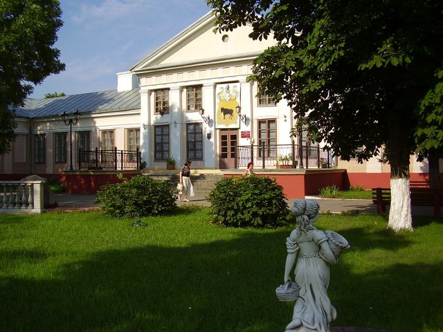 The palace and park complex Tyzengauz, Postavy