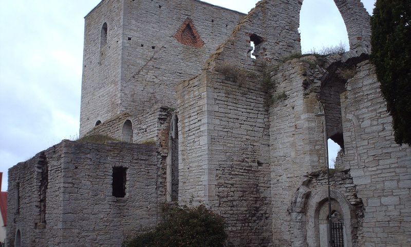 Drotten church ruin