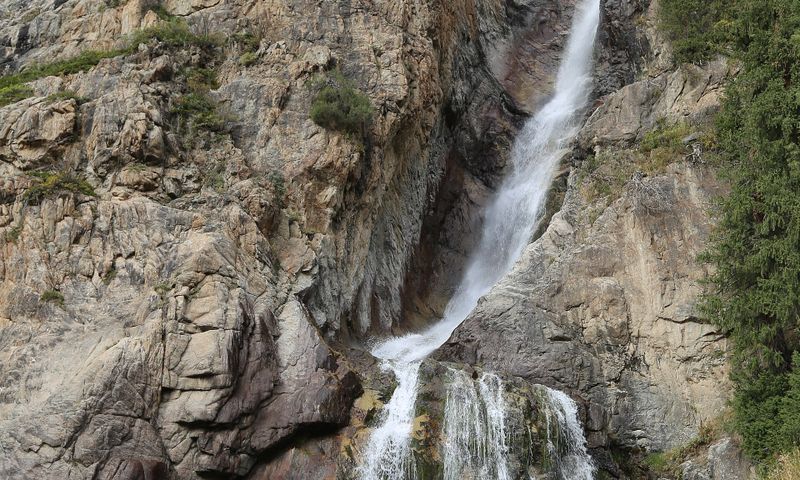 Burhan-bulak falls