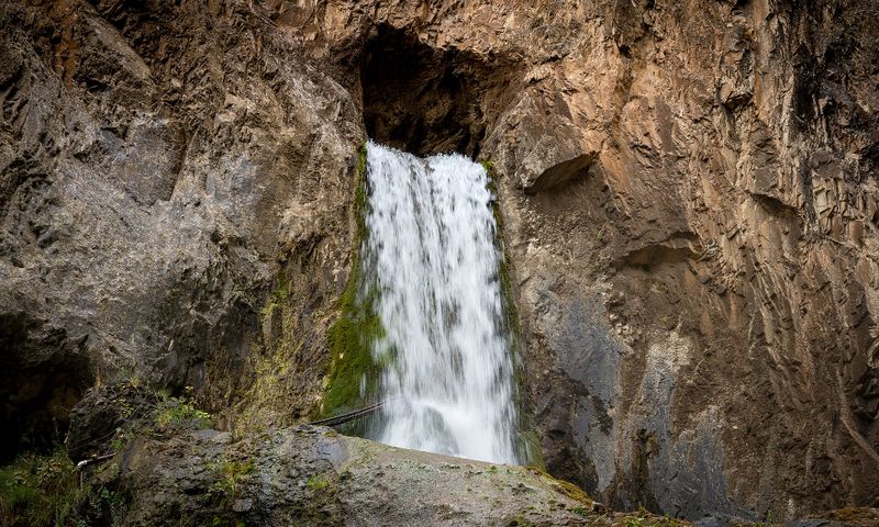 Abshir Ata Waterfall